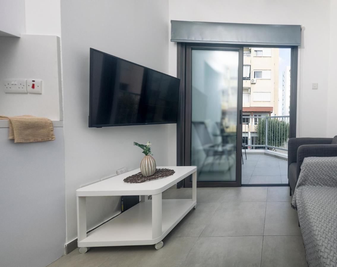 Lovely 2 Bed Apartment In Larnaca City Centre Екстериор снимка