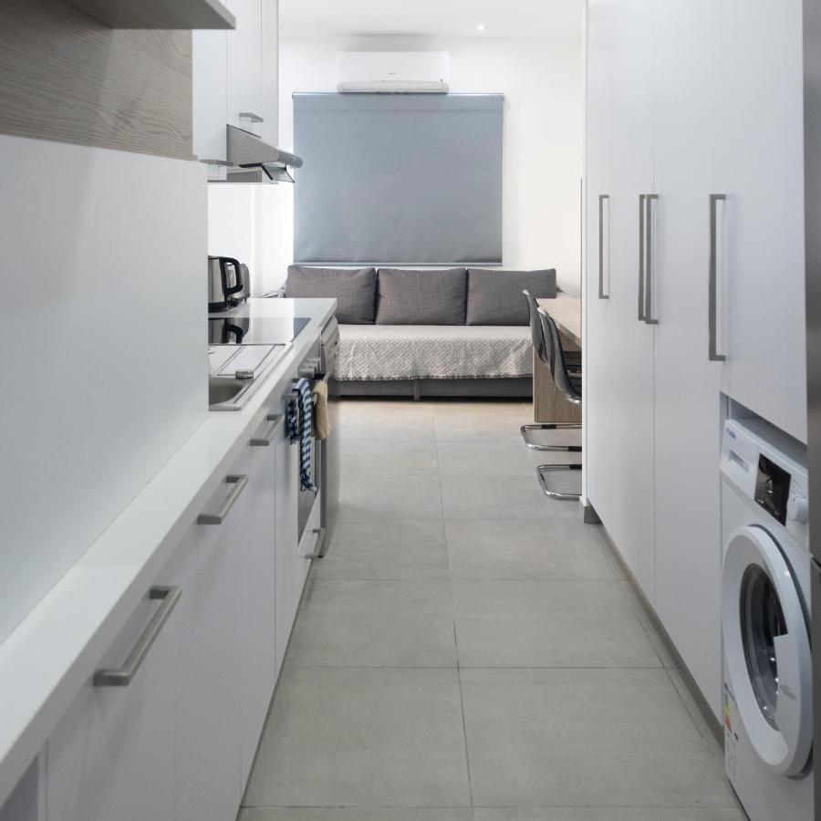 Lovely 2 Bed Apartment In Larnaca City Centre Екстериор снимка